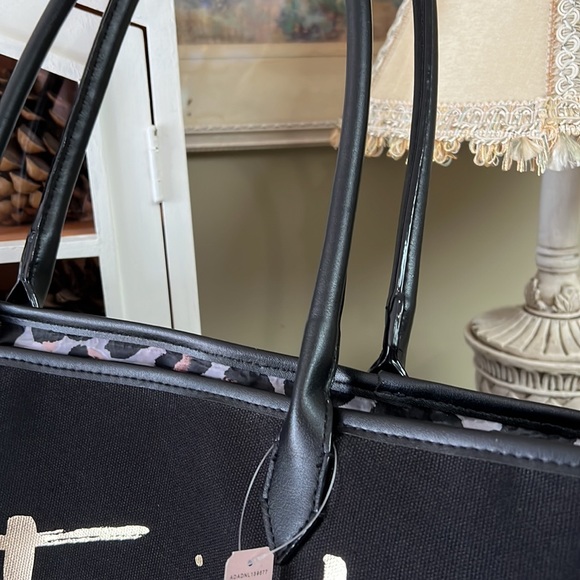 New! VICTORIA’S SECRET TOTE - Picture 4 of 6